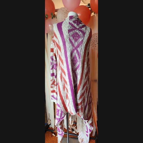 American rag aztec style sweater/shawl - Picture 2 of 2